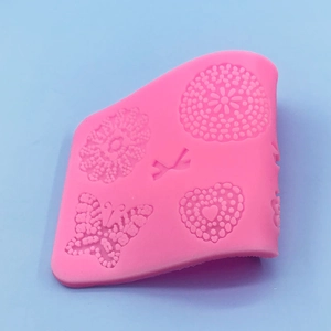 Rosa Silikonform mit Herz- und Schmetterlingsrelief für DIY-Fondant und Schokoladendekor