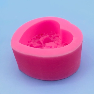 Moule en silicone rose en forme de cœur pour savon et bougies en matériau flexible