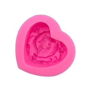 Moule en silicone rose en forme de cœur avec relief floral détaillé pour savon artisanal