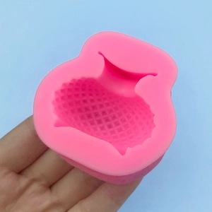Pink semi-3D vase silicone mold with diamond pineapple texture for cake decorating