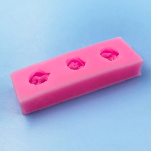 Rosa Silikonform mit drei detaillierten Rosen für Fondant-Kuchen und Schokoladen-DIY-Projekte