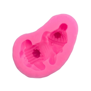 Rosa Silikonform für Puppenköpfe für Mousse-Kuchen und DIY mit Strickmützen-Detail