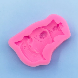 Detaillierte Draufsicht der rosa Piratenschiff-Silikonform für DIY-Kuchen und Fondant