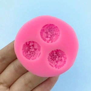 Three-hole daisy silicone mold for fondant, chocolate and DIY aromatherapy crafts