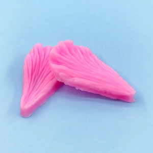 Moule en silicone rose pour pétales de fleurs en pâte à sucre avec texture radiale