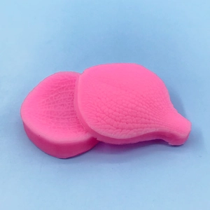 Rosafarbene Blatt-Silikonform mit detaillierten Aderstrukturen für DIY-Fondant und Handwerk