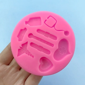 Moule en silicone rose avec motifs médicaux comme stéthoscope et cœur pour DIY