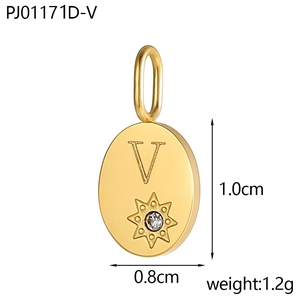 Detaillierte Ansicht eines ovalen Goldanhängers mit V-Gravur und Sonnenstern-Detail