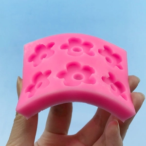 Pink 6-cavity flower silicone mold for DIY chocolate and aromatherapy gypsum crafts
