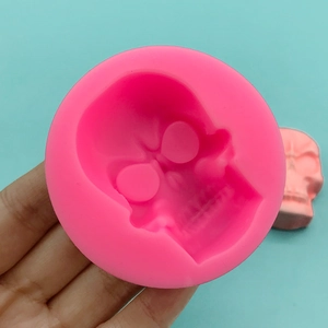 Pink silicone skull mold for DIY Halloween chocolate and fondant cake decoration