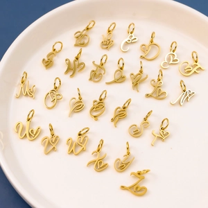Lot de 26 pendentifs lettres dorés avec cœurs pour colliers DIY en acier inoxydable