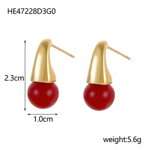 Minimalistische Goldohrringe mit roten Kugelperlen Maße 2.3cm x 1.0cm Gewicht 5.6g