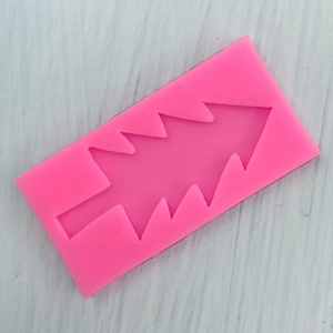 Detailed top view of pink tree-shaped silicone mold for DIY cake decorating on wooden base