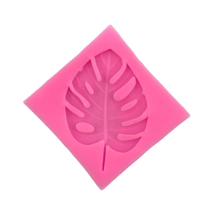 Stampo in silicone rosa a forma di rombo con motivo a foglia di Monstera per dolci