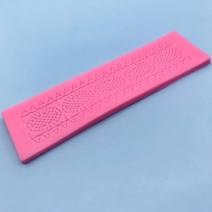 Stampo in silicone rettangolare rosa con motivi in rilievo per fondant e decorazioni dolci