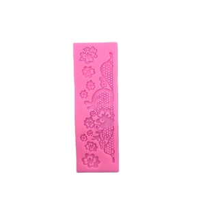 Stampo in silicone rosa per bordi di torte in pizzo e decorazioni floreali in fondente