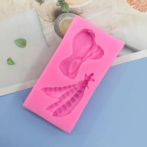 Detaillierte rosa Silikonform mit realistischen Erbsenschoten und Bok-Choy-Gemüseformen
