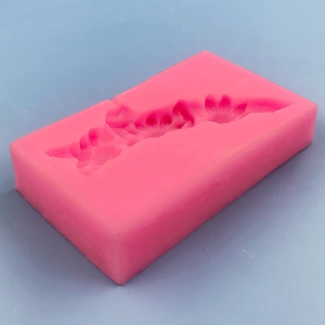 Pink silicone floral garland mold for DIY fondant cake decoration and chocolate making