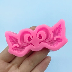 Stampo in silicone rosa con rilievo a foglie e viti per decorazione torte e fondant