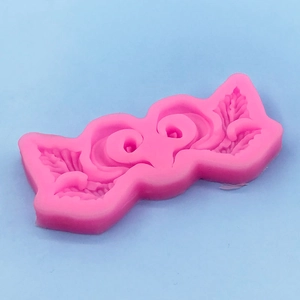 Stampo in silicone rosa con foglie e viticci in rilievo per decorazione di torte