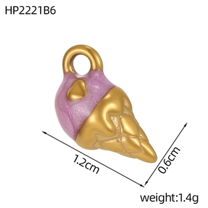 Détail d'un pendentif crème glacée en émail violet avec cœur doré et dimensions