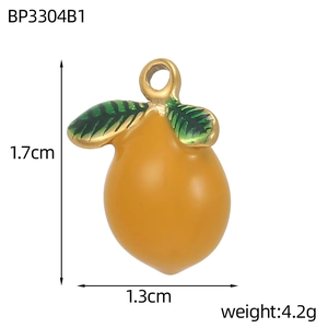 Détail du pendentif citron en émail jaune avec dimensions 1,7cm x 1,3cm et anneau