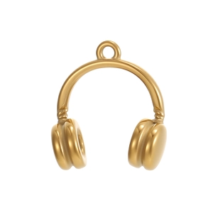 Gros plan détaillé d'un pendentif casque poli de couleur dorée pour la création de bijoux