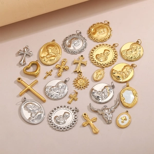 Religiöse Vintage-Edelstahlanhänger mit Kreuzen und Ikonen in Gold und Silber-Optik
