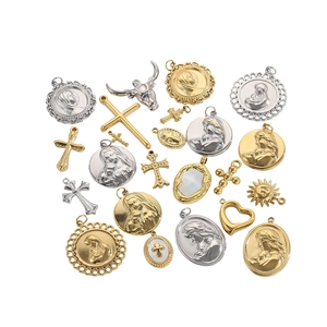 Sammlung vintage religiöser Edelstahl-Anhänger in Gold und Silber für DIY-Schmuckherstellung
