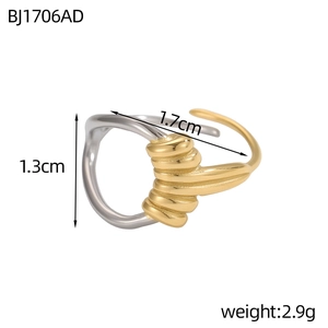 Moderner zweifarbiger gedrehter Blumenring aus Edelstahl mit Gold- und Silberakzenten