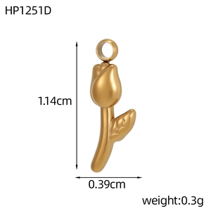 Vue détaillée du pendentif tulipe en or mat avec dimensions 1,14 cm x 0,39 cm