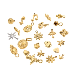Assortiment de breloques dorées en acier inoxydable pour la création de bijoux DIY