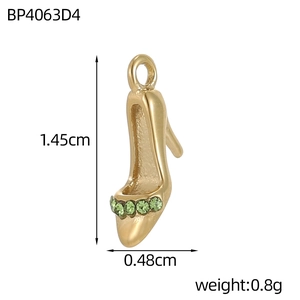 Detailed dimensions of a golden high heel pendant with green rhinestones and measurements