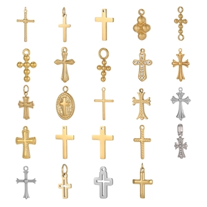 Collection de pendentifs croix en acier inoxydable doré styles variés pour colliers DIY