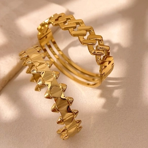 Set di bracciali a catena barbazzana traforata e borchiati placcati oro 18 carati