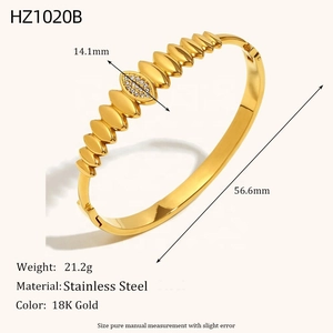 Dettagli del bracciale a maglie in acciaio dorato con diametro 56,6mm e peso 21,2g