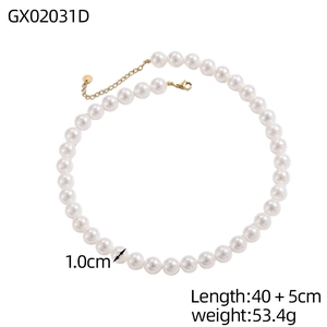 Détail du collier de perles 10mm avec longueur 40+5cm et fermoir mousqueton doré