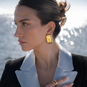 Minimalist gold plated rectangular geometric earrings with hammered texture for women