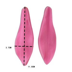 Detailed view of pink leaf silicone fondant molds with clear dimensions 11.8x3.7cm