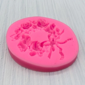 Pink silicone wreath mold with roses and bows for DIY cake fondant and chocolate making