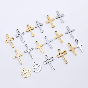 Assortimento di ciondoli a croce in acciaio inox oro e argento per gioielli