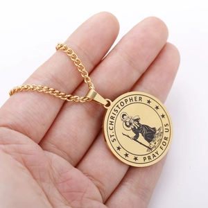 Gouden St. Christoffel hanger van roestvrij staal vastgehouden met gegraveerd gebed