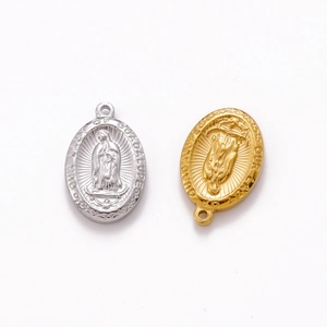 Relief détaillé de Notre-Dame de Guadalupe sur des pendentifs ovales en or et en argent