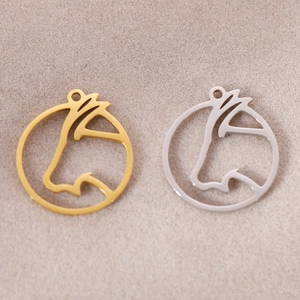 Details des pendentifs tête de cheval en or et argent pour la fabrication de bijoux