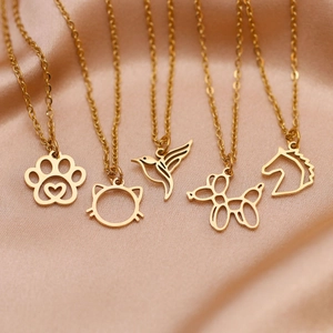 Collier Pendentif Animal en Acier Inoxydable 304 pour Femmes Minimaliste Évidé Cheval Colibri Chat Papillon Bijoux Chaîne Clavicule
