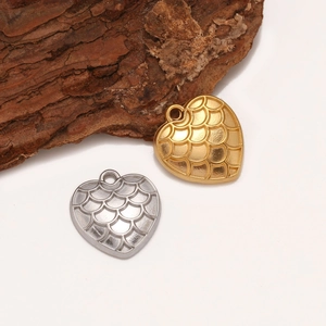 Vintage heart titanium steel pendants with dragon scale texture in gold and silver
