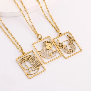 Drie gouden holle rechthoekige dierenriem halskettingen met minimalistische gravures
