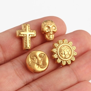 Edelstahlperlen-Set in Gold mit Sonnen-, Mond- und Kreuzanhängern für DIY-Schmuckherstellung