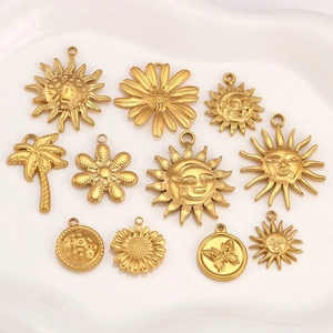 Détails de breloques en acier doré mat en forme de soleil, lune et palmier pour bijoux DIY