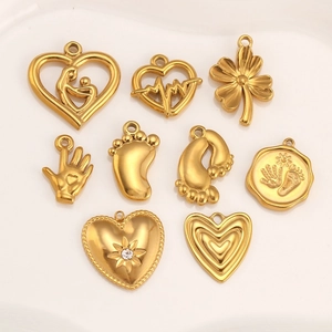 Ensemble détaillé de neuf pendentifs en acier doré pour bijoux DIY sur le thème bébé